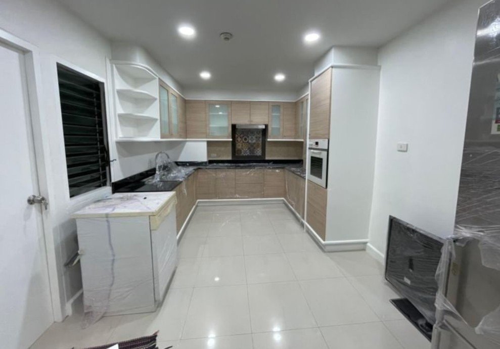 รูป LTH7019 – City Lake Tower FOR RENT 3 beds 3 baths Size 319 Sq.M.Near BTS Asoke stations ONLY 100k/month - รูปที่ 2/6