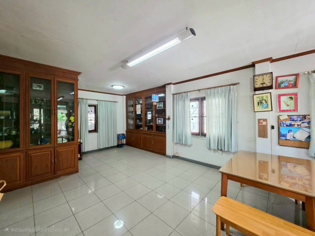 รูป ขายบ้านเดี่ยวราคาคุ้มค่า! หมู่บ้านบุณฑริก วัชรพล-สุขาภิบาล 5 พื้นที่กว้าง 240 ตร.ม. ทิศตะวันออกอยู่สบาย เพียง 4 ล้านบาท - รูปที่ 4/17