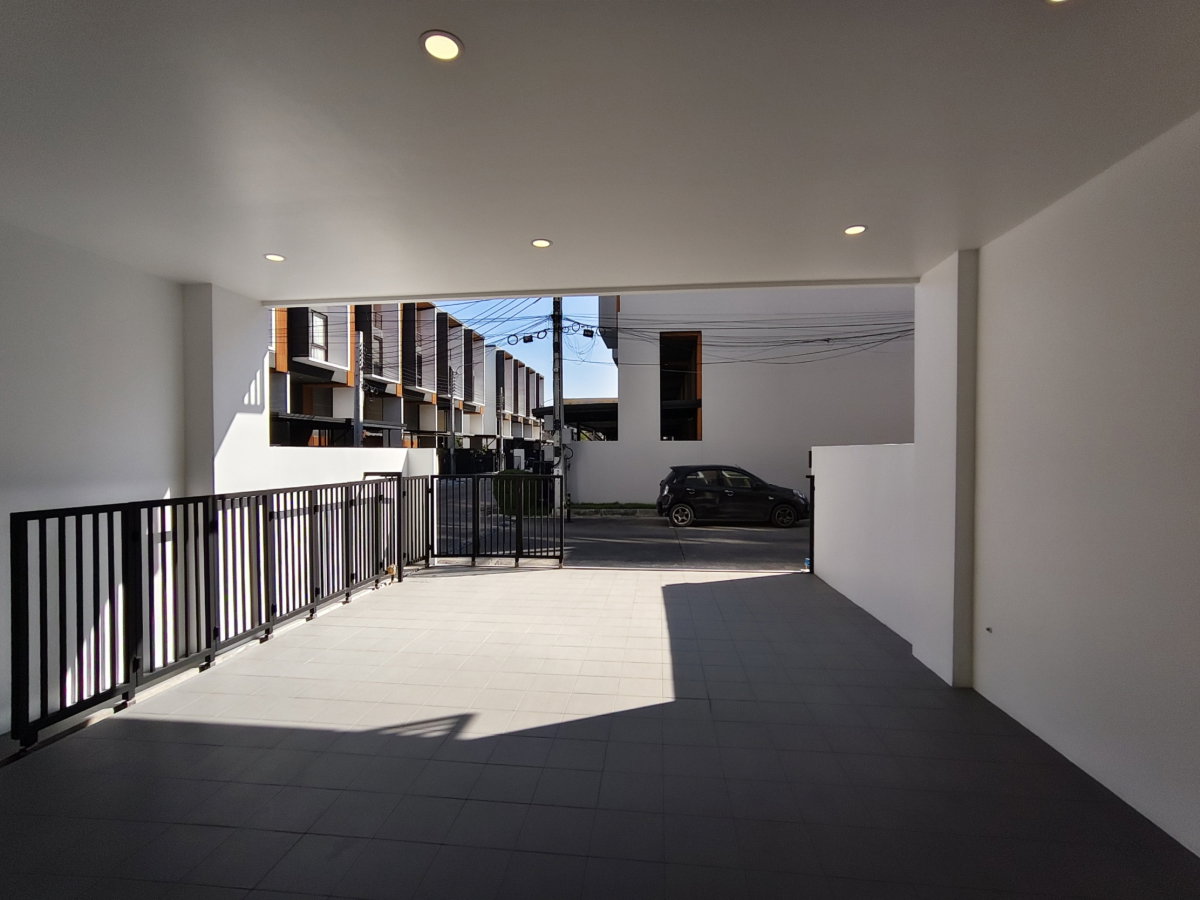 รูป [ขาย] SHO PHATTHANAKARN 32 ทาวน์โฮม ขนาด 4.5 ชั้น (Unit no: 68) - รูปที่ 64/67