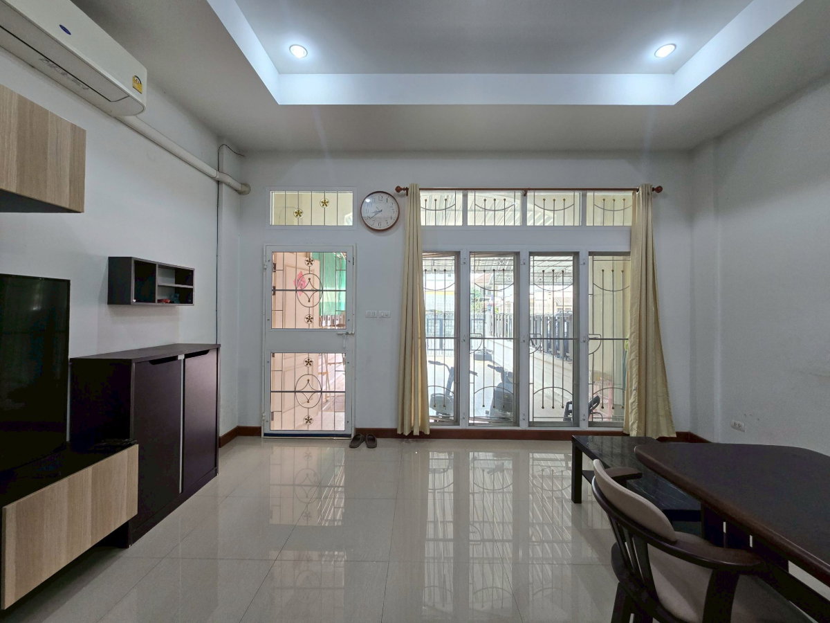 รูป ทาวน์เฮาส์ 3 ชั้นให้เช่าในลาดพร้าว 4 ห้องนอน 5 ห้องน้ำ จอดรถ 2 คัน – 29,000 บาท - รูปที่ 5/41