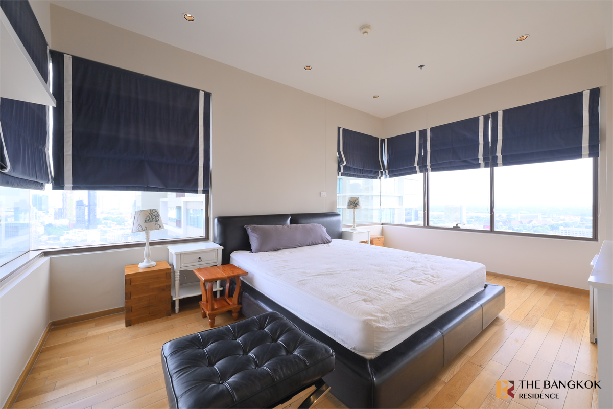 picture The Emporio Place Comfortable and Ready to Move-in - 1/10