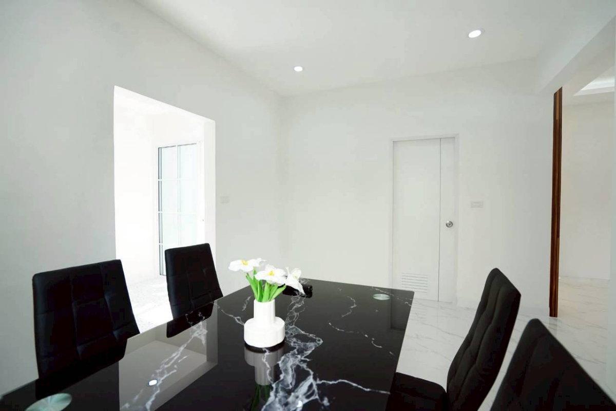 รูป ขาย ทาวน์โฮมแฝด 3 ชั้น หลังริม  รีโนเวทใหม่  สไตล์มินิมอล   #หมู่บ้านลภาวัน 17  ราชพฤกษ์  ใกล้เซ็นทรัล เวสเกต - รูปที่ 12/29