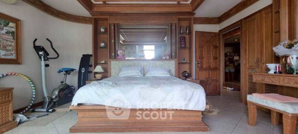 รูป คอนโด 3-ห้องนอน ที่ เอคเซคคิวทิฟ เรสซิเดนซ์2 4 พระตำหนัก ใกล้ ถนนพระตำหนัก พัทยา (ID 2155793) - รูปที่ 8/21