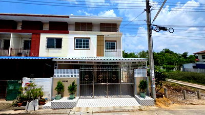 ทาวน์โฮม นนทบุรี : 📌 ขายทาวน์เฮาส์ โครงการ พระปิ่น 3 2 ชั้น 4 ห้องนอน 2 ห้องน้ำ