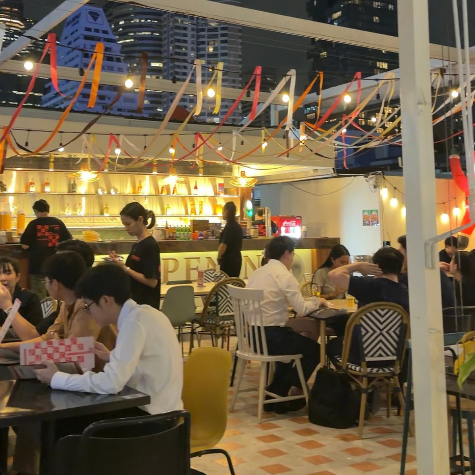 รูป เซ้งร้านนั่งชิลใจกลางสีลม วิวตึกมหานคร - รูปที่ 4/8