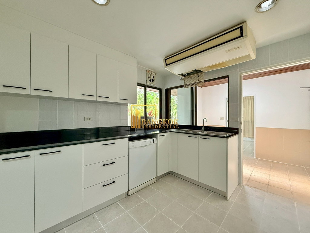 รูป Elegant 4 Bedroom Penthouse Apartment in Phrom Phong - BR20104AP - รูปที่ 19/61