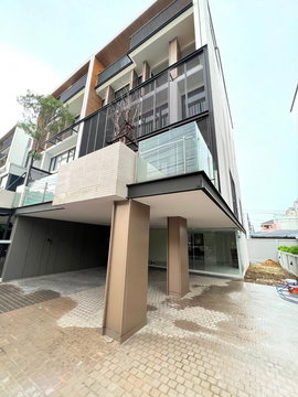 LTHC7232 – Luxury Home Office in Rama9 FOR RENT 2 beds 6 baths Size 560 Sq.M. Near BTS Bearing Station ONLY 160k/month