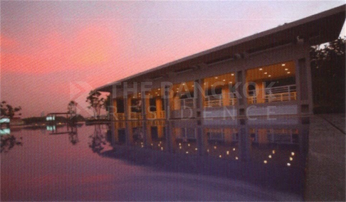 Live the Luxury Style in a High-potential Location Watermark Chaophraya River