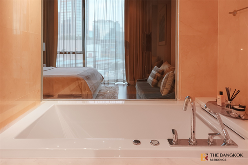 Marque Sukhumvit near BTS Phrom Phong Luxury Condo Ready to Move-in at the Best Location