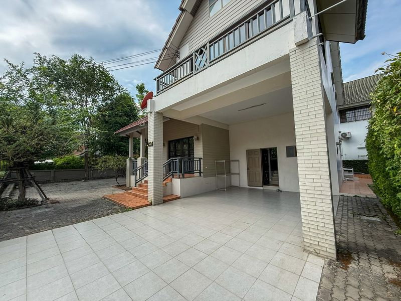 รูป ขายบ้านเดี่ยวมือสอง พร้อมเฟอร์ ใกล้ห้างเจปาร์ค ศรีราชา ชลบุรี  - รูปที่ 2/15