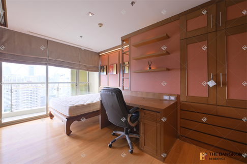 The Lakes near BTS Asok Great Price, Prime Location, Dont Miss Out!!