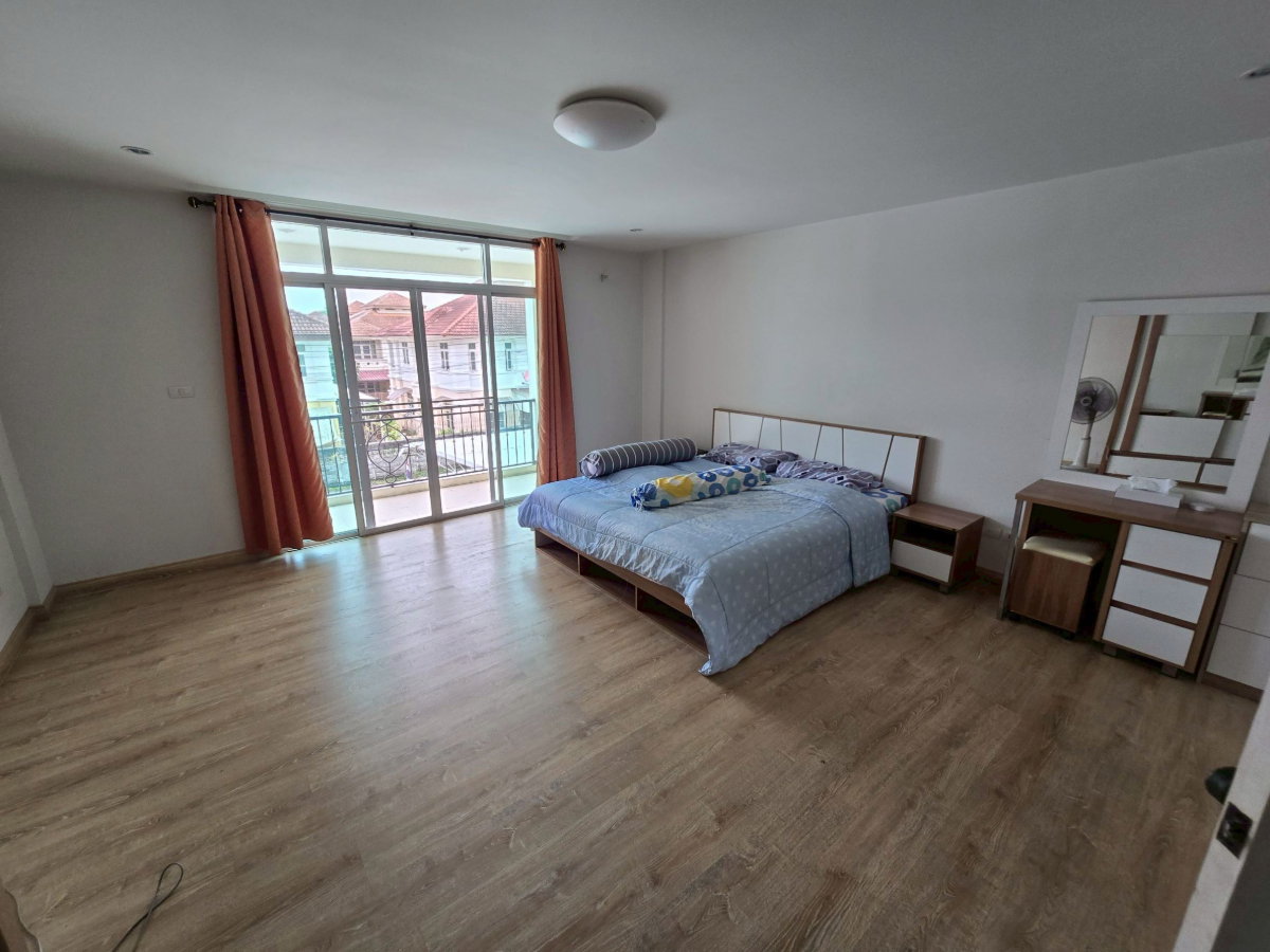 รูป ทาวน์เฮาส์ 3 ชั้นให้เช่าในลาดพร้าว 4 ห้องนอน 5 ห้องน้ำ จอดรถ 2 คัน – 29,000 บาท - รูปที่ 31/41