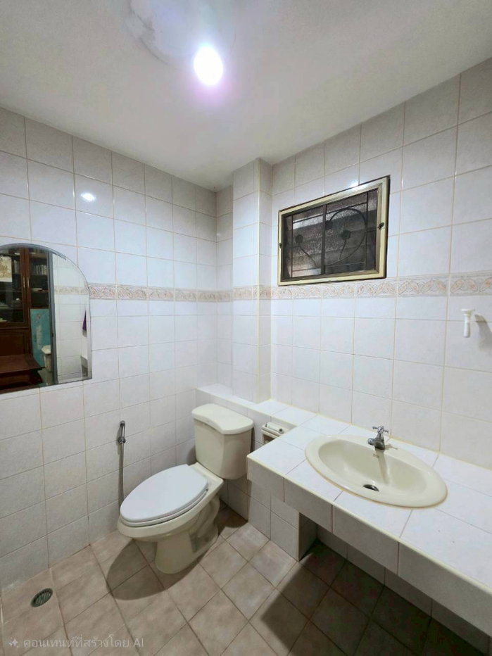 รูป ขายบ้านเดี่ยวราคาคุ้มค่า! หมู่บ้านบุณฑริก วัชรพล-สุขาภิบาล 5 พื้นที่กว้าง 240 ตร.ม. ทิศตะวันออกอยู่สบาย เพียง 4 ล้านบาท - รูปที่ 10/17