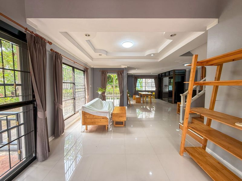 รูป ขายบ้านเดี่ยวมือสอง พร้อมเฟอร์ ใกล้ห้างเจปาร์ค ศรีราชา ชลบุรี  - รูปที่ 3/15