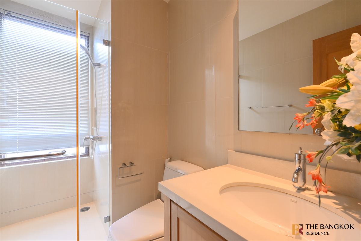 picture The Emporio Place Comfortable and Ready to Move-in - 4/10