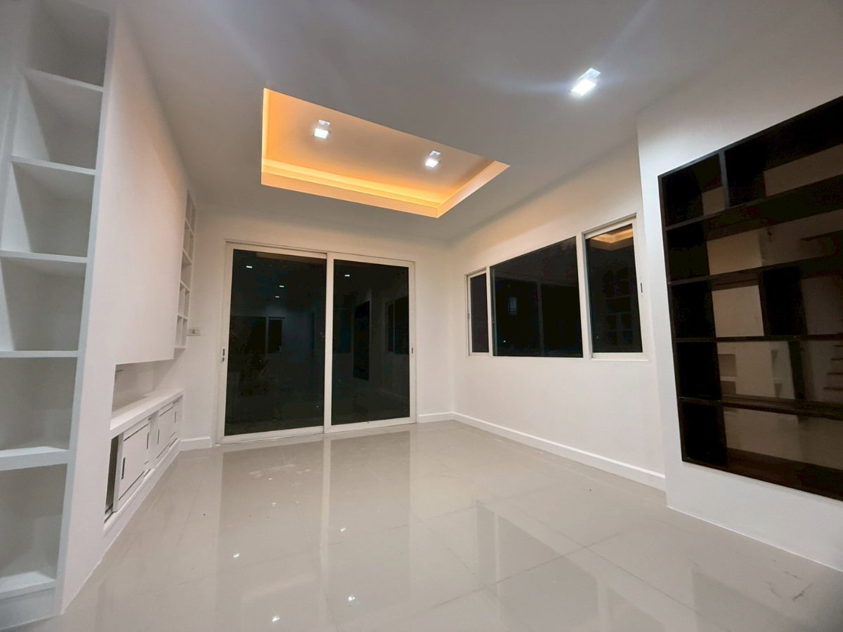 picture Golden Neo Onnut - Pattanakarn - 20/21