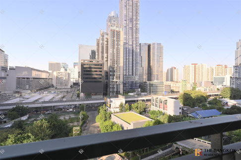 Aspire Rama 9 Ready-to-move-in Condo near MRT Rama 9 Station