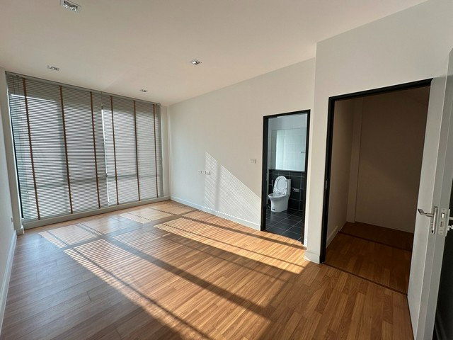 รูป HR3338ปล่อยเช่าโฮมออฟฟิศ 3 ชั้น "บ้านใหม่" ทำเลศักยภาพโชคชัย 4พื้นที่ใช้สอย 300 ตร.ม. | จอดรถได้สูงสุด 6 คัน | จดทะเบียนบริษัทได้ - รูปที่ 3/9