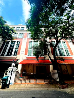 เช่าทาวน์โฮม ถนนสุขุมวิท : เช่าทาวน์เฮ้าส์/ทาวน์โฮม  บ้านกลางกรุง ทองหล่อ BTS-ทองหล่อ คลองตันเหนือ เขต วัฒนา กรุงเทพ CX-119583 ✅ ทักไลน์ @connexproperty ตอบทันที ทีมงานมืออาชีพ ✅