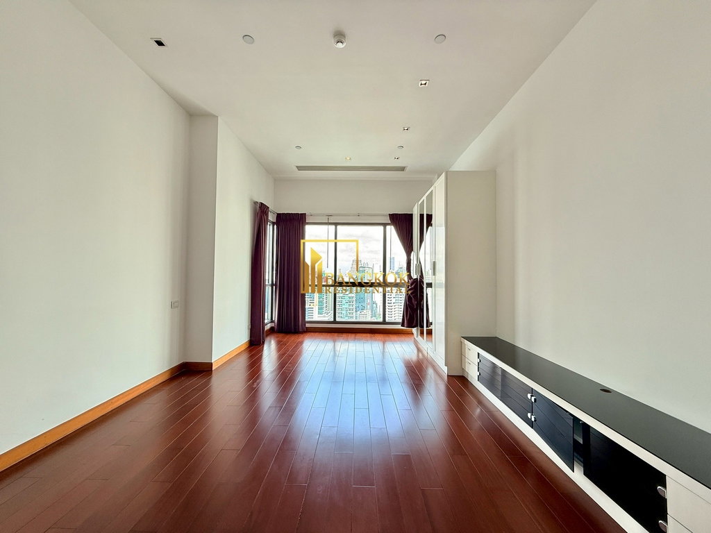 รูป Le Raffine 39 | Remarkable 3 Bedroom Duplex Condo With Pool - BR18307CD - รูปที่ 26/52