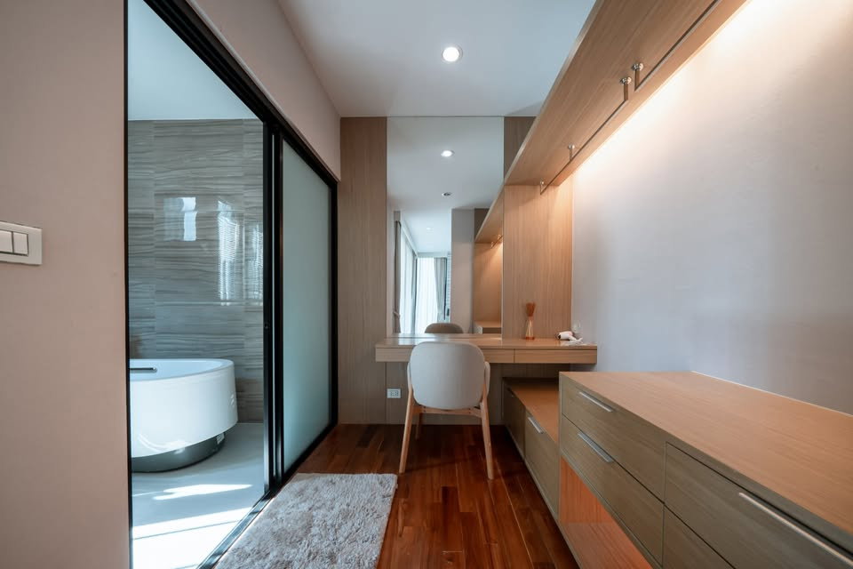 รูป ขายพูลวิลล่าติดชายหาดทะเล45ม เนวาน่า บียอร์น แอดบีช 348ตรม 3ชั้น นาจอมเทียน14 ที่ดิน81 ตรว. 3นอน 4น้ำ จอด2 คัน ตกแต่งบิ้วอิน 22.9ลบ - รูปที่ 10/25