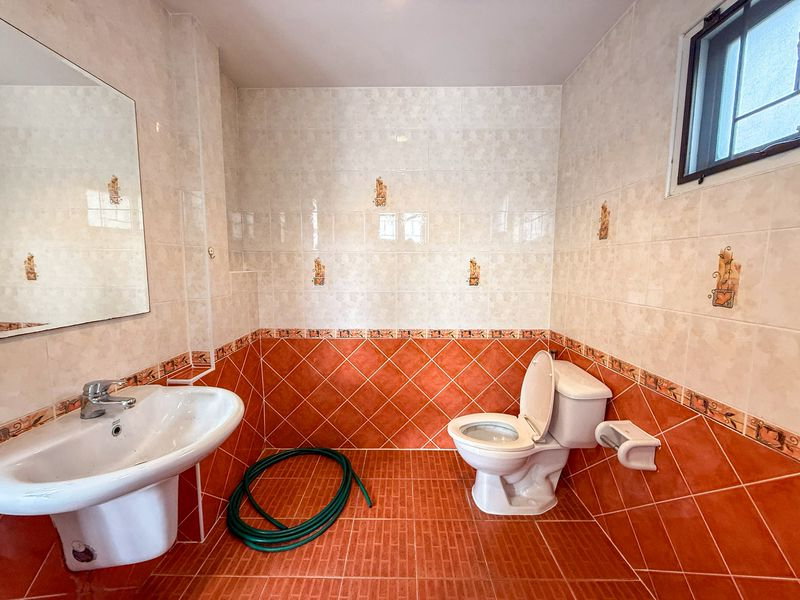 รูป ขายบ้านเดี่ยวมือสอง พร้อมเฟอร์ ใกล้ห้างเจปาร์ค ศรีราชา ชลบุรี  - รูปที่ 6/15