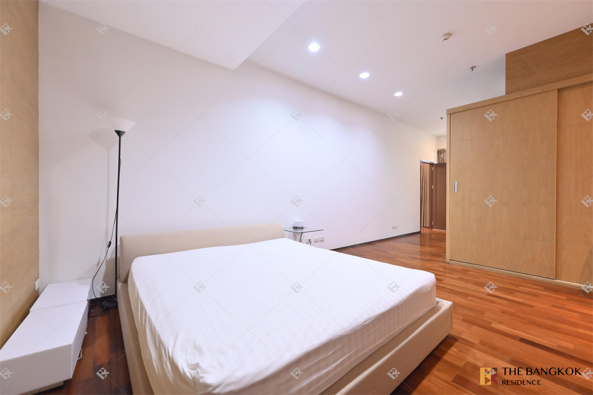 picture Special Unit, Quality Guaranteed by Top Brands Noble Ora Thonglor - 9/10