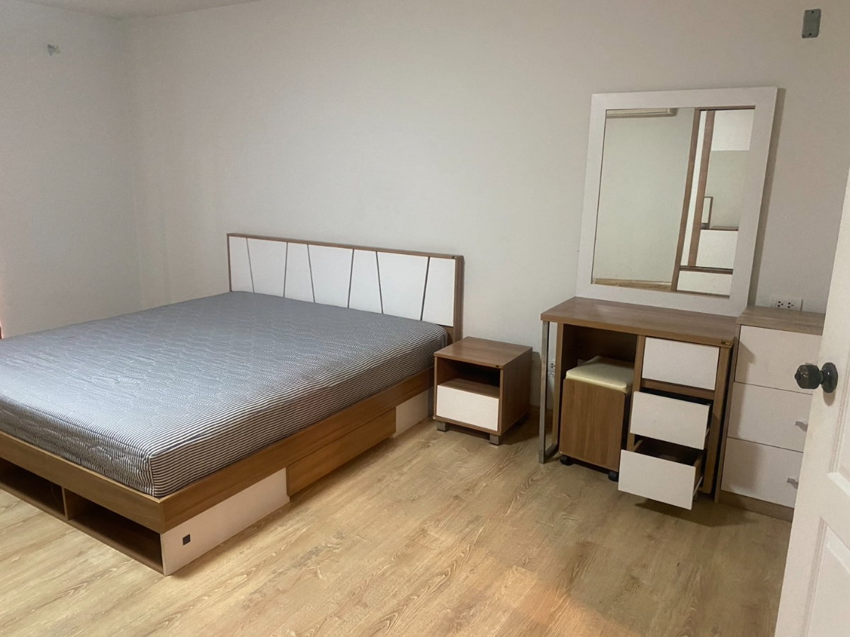 รูป ทาวน์เฮาส์ 3 ชั้นให้เช่าในลาดพร้าว 4 ห้องนอน 5 ห้องน้ำ จอดรถ 2 คัน – 29,000 บาท - รูปที่ 12/41