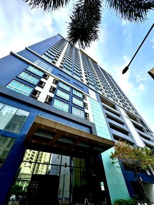 Condos for sale : Ladda Condo for sale. Beautiful room with great view, fully furnished, move in Ready. Located in the heart of Sriracha.