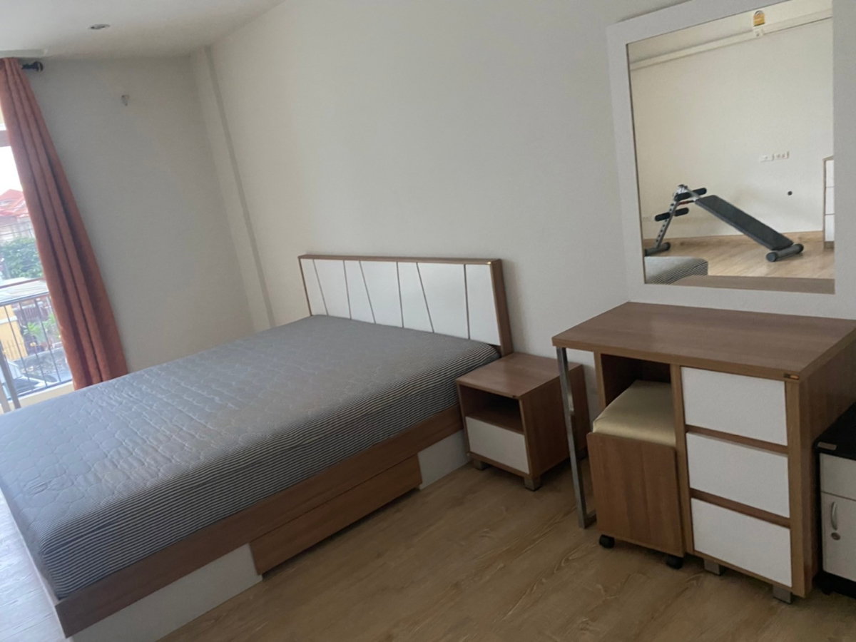 รูป ทาวน์เฮาส์ 3 ชั้นให้เช่าในลาดพร้าว 4 ห้องนอน 5 ห้องน้ำ จอดรถ 2 คัน – 29,000 บาท - รูปที่ 14/41