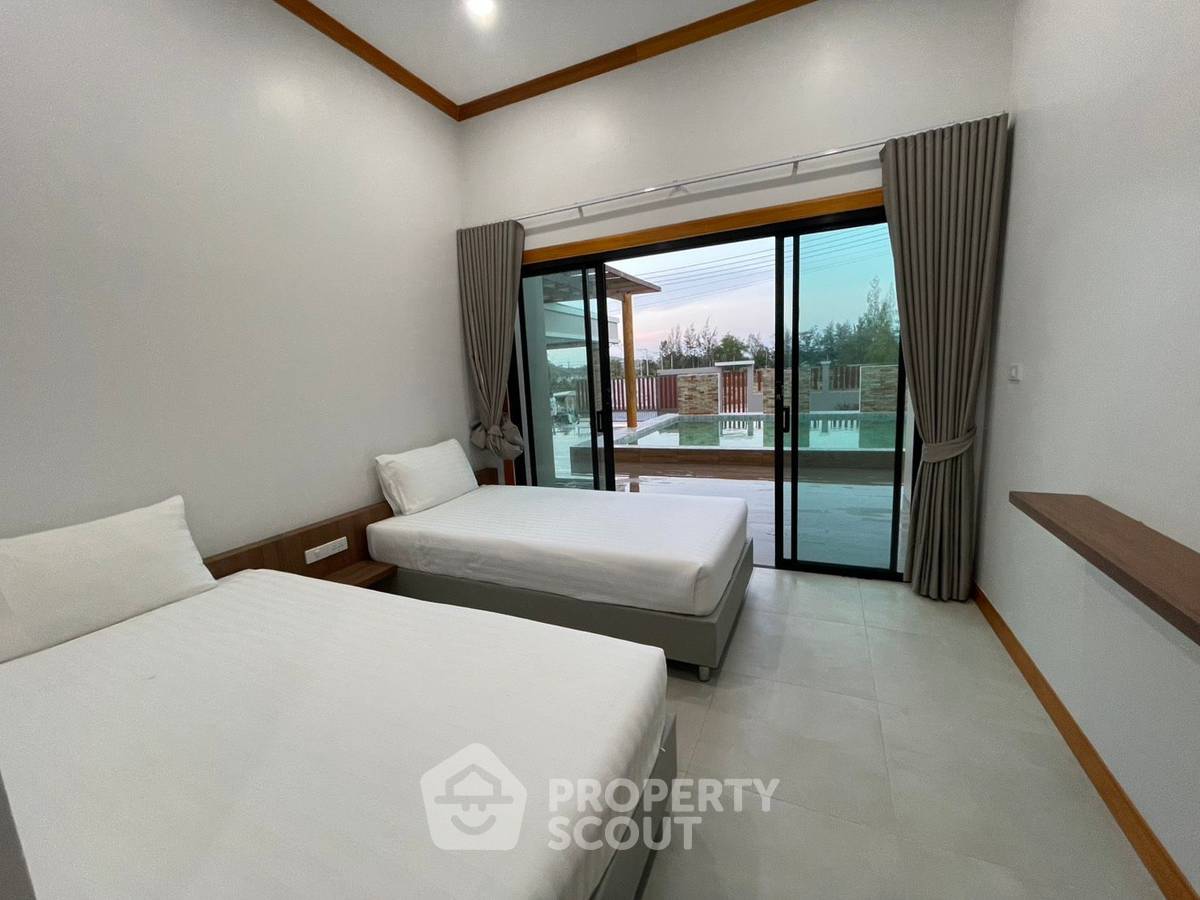 รูป วิลล่า 3-ห้องนอน ใน ปากน้ำปราณ (ID 2757434) - รูปที่ 2/18