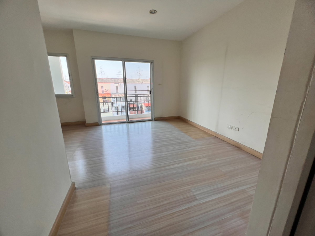 รูป 🎉 ขายทาวน์โฮม 3 ชั้น 20.5 ตรว 🌟 โครงการเออเบิร์นธารา สุขสวัสดิ์ 70 - ประชาอุทิศ 🌟 พื้นที่เยอะ 170 ตรม 😍 ราคา 2.85 ล้าน ( ต่อรองได้ ) - รูปที่ 23/25