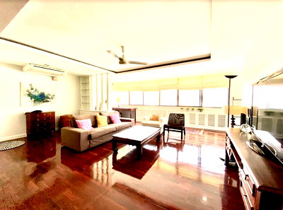 คอนโด สุขุมวิท 10 : LTHC7355– Sukhumvit Casa FOR SALE 3 beds 3 baths size 210 Sq.M.Near BTS Asok station ONLY 18.5 MB