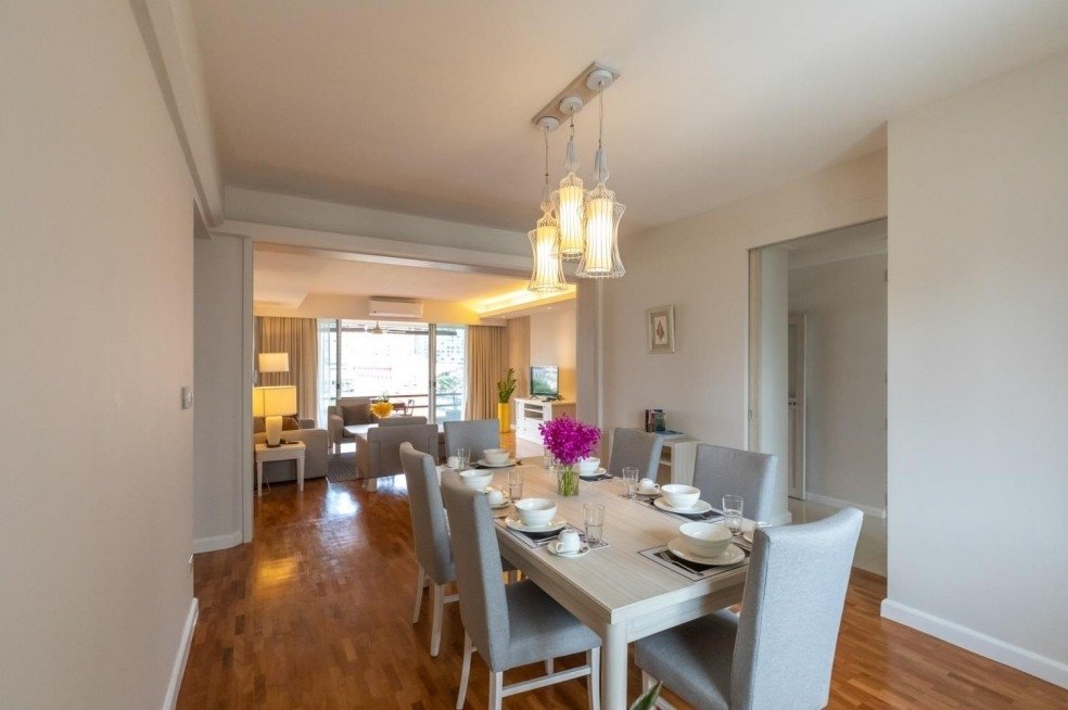 รูป LTH7410 – Krystal Court FOR RENT 2 beds 2 baths size 166 Sq.M.Near BTS Nana station ONLY 76k/month - รูปที่ 1/6