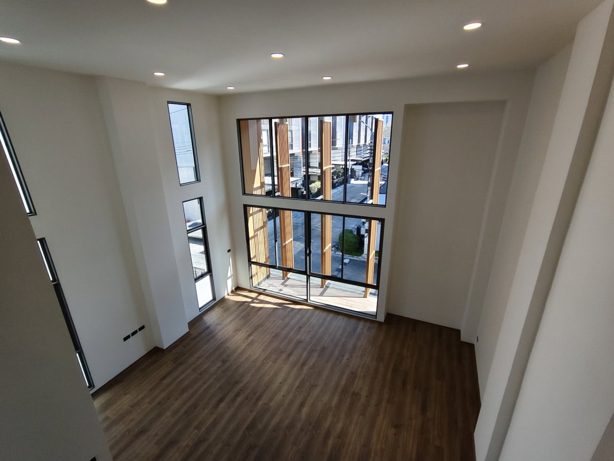 รูป [ขาย] SHO PHATTHANAKARN 32 ทาวน์โฮม ขนาด 4.5 ชั้น (Unit no: 68) - รูปที่ 39/67