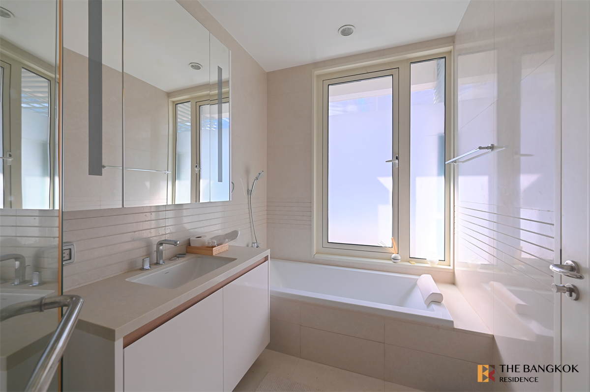 รูป ยูนิต Luxury หรูหราแบบไม่ต้องรอ คิว หลังสวน ใกล้ BTS สถานีราชดำริ - รูปที่ 8/10