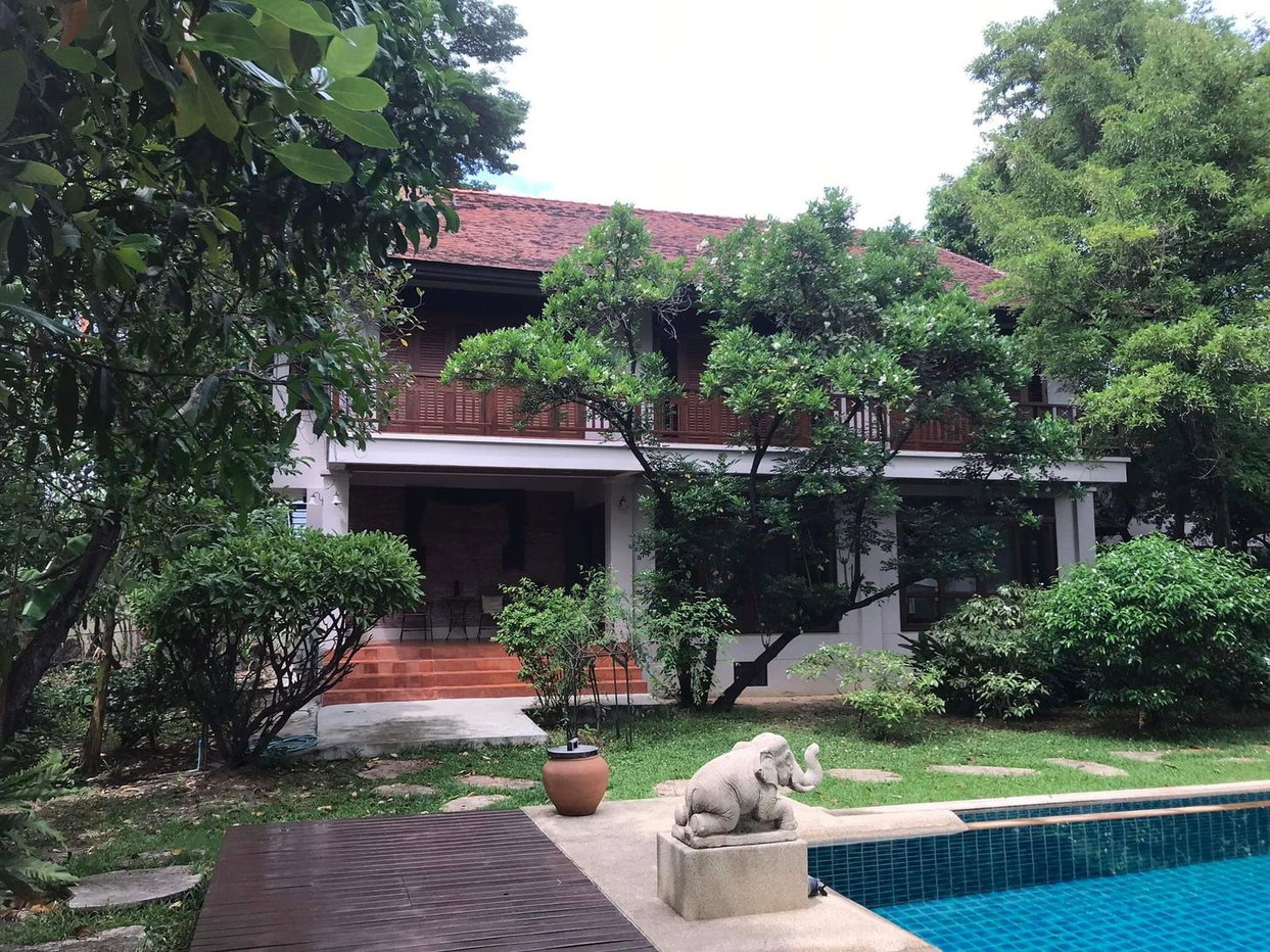 รูป LTHC7032 – Land with 2 Traditional Houses FOR SALE in Onnut 6 beds 7 baths 620 sq.M. Near BTS Onnut station ONLY 46 MB - รูปที่ 2/7