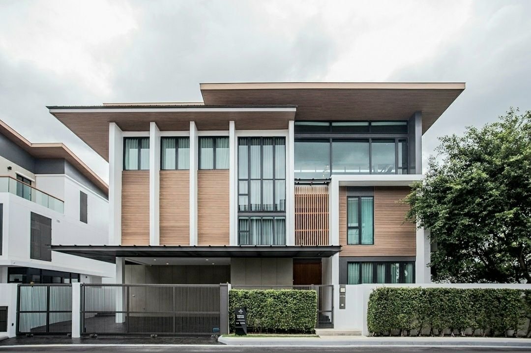 รูป LTH7379 – House in Onnut FOR RENT 5 beds 6 baths Size 620 Sq.M. Near BTS Onnut Station ONLY 800k/month - รูปที่ 1/8