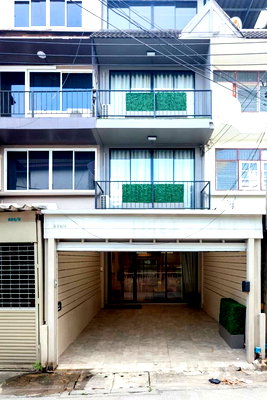 Townhouses for rent J Avenue Thonglor : LTHC7193 – Townhouse in Sukhumvit 65 FOR RENT 4 beds 3 baths Size 190.45 Sq.M.Near BTS Ekkamai Station ONLY 75k/month