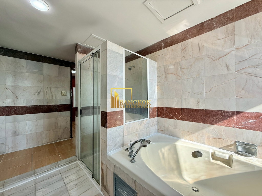 รูป President Park | Spacious 3 Bed Condo For Rent in Phrom Phong - BR3967CD - รูปที่ 13/37