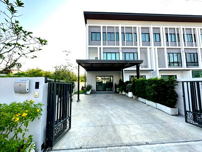 เช่าทาวน์โฮม ถนนลาดพร้าววังหิน : HR3338ปล่อยเช่าโฮมออฟฟิศ 3 ชั้น "บ้านใหม่" ทำเลศักยภาพโชคชัย 4พื้นที่ใช้สอย 300 ตร.ม. | จอดรถได้สูงสุด 6 คัน | จดทะเบียนบริษัทได้