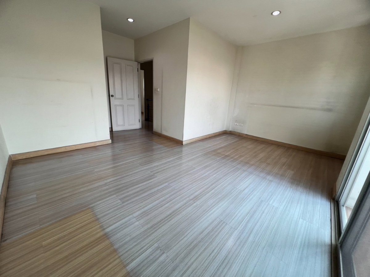 รูป 🎉 ขายทาวน์โฮม 3 ชั้น 20.5 ตรว 🌟 โครงการเออเบิร์นธารา สุขสวัสดิ์ 70 - ประชาอุทิศ 🌟 พื้นที่เยอะ 170 ตรม 😍 ราคา 2.85 ล้าน ( ต่อรองได้ ) - รูปที่ 21/25