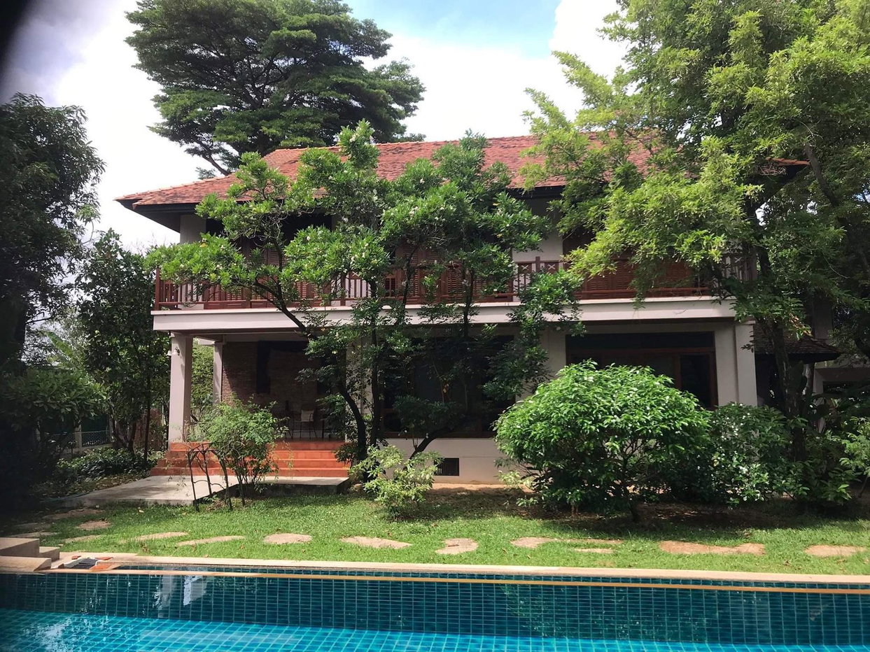 รูป LTHC7032 – Land with 2 Traditional Houses FOR SALE in Onnut 6 beds 7 baths 620 sq.M. Near BTS Onnut station ONLY 46 MB - รูปที่ 1/7