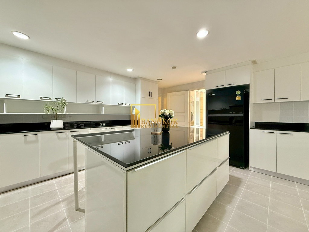 รูป Elegant 4 Bedroom Penthouse Apartment in Phrom Phong - BR20104AP - รูปที่ 16/61