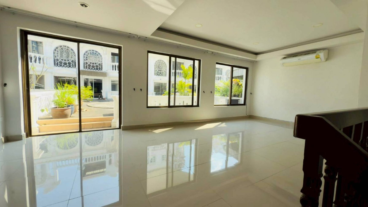 รูป #L145🎉240369 ปล่อยเช่าทาวน์โฮม ลีโอคลาสสิค เพลส สุขุมวิท 49 - รูปที่ 10/17