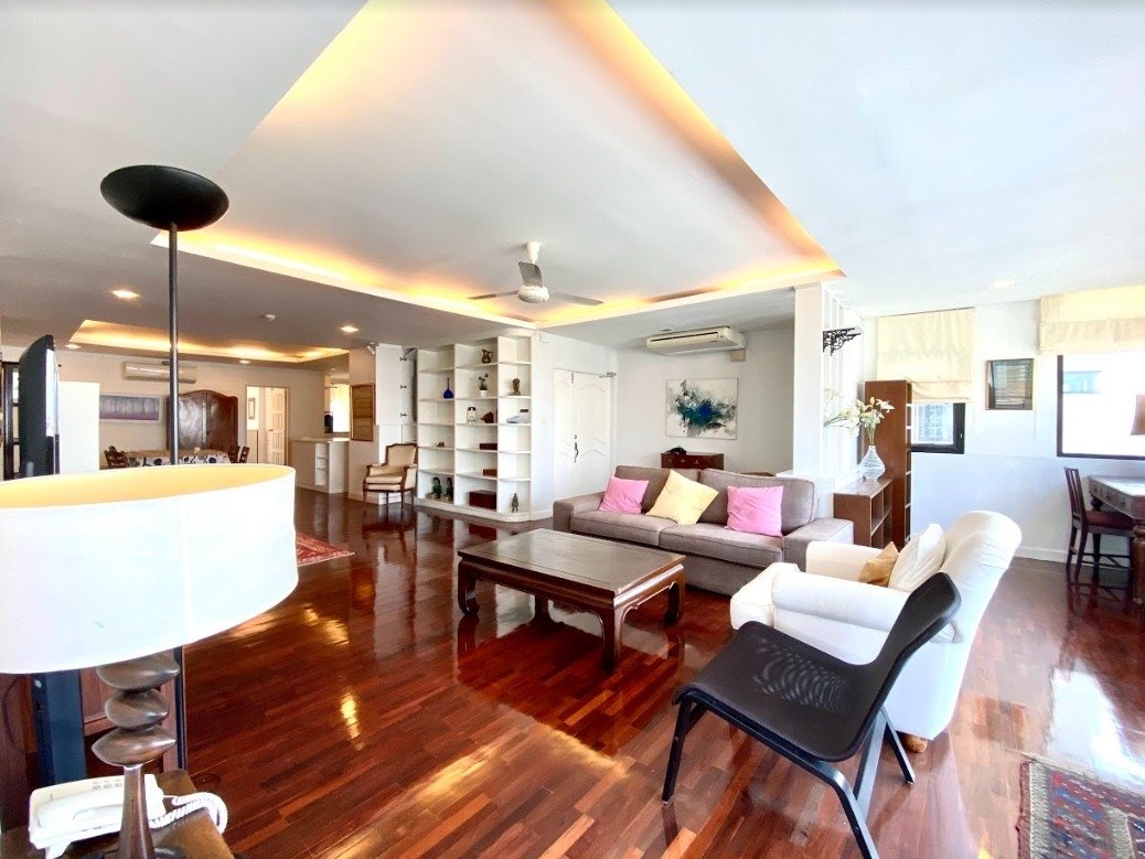 รูป LTHC7355– Sukhumvit Casa FOR SALE 3 beds 3 baths size 210 Sq.M.Near BTS Asok station ONLY 18.5 MB - รูปที่ 3/8