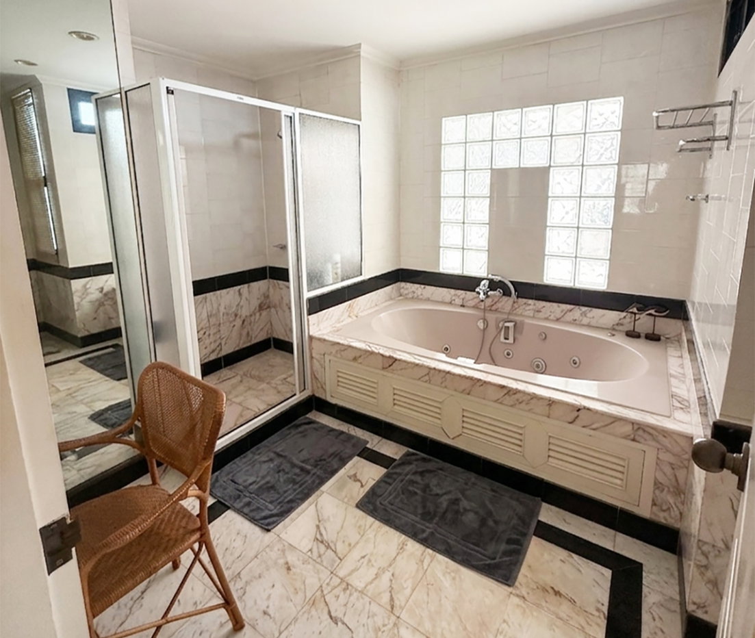 รูป ขายคอนโดหรูริมแม่น้ำ riverine Place1 ห้องใหญ่ 218 ตร.ม. วิวพาโนรามา  4 นอน 4 น้ำ ที่จอดรถส่วนตัว 4 คัน เลิศมาก - รูปที่ 7/11