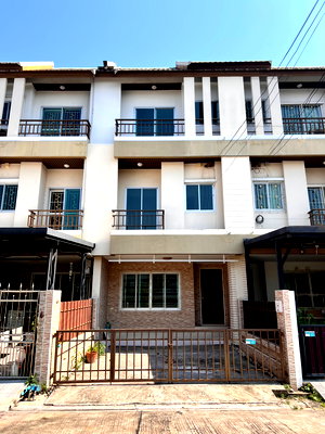 ทาวน์โฮม ม.เทคโนโลยีพระจอมเกล้าธนบุรี : 🎉 ขายทาวน์โฮม 3 ชั้น 20.5 ตรว 🌟 โครงการเออเบิร์นธารา สุขสวัสดิ์ 70 - ประชาอุทิศ 🌟 พื้นที่เยอะ 170 ตรม 😍 ราคา 2.85 ล้าน ( ต่อรองได้ )