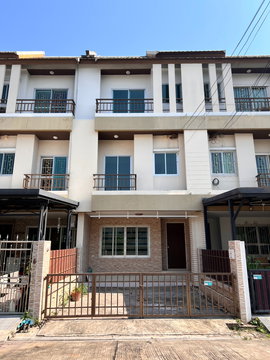 🎉 ขายทาวน์โฮม 3 ชั้น 20.5 ตรว 🌟 โครงการเออเบิร์นธารา สุขสวัสดิ์ 70 - ประชาอุทิศ 🌟 พื้นที่เยอะ 170 ตรม 😍 ราคา 2.85 ล้าน ( ต่อรองได้ )