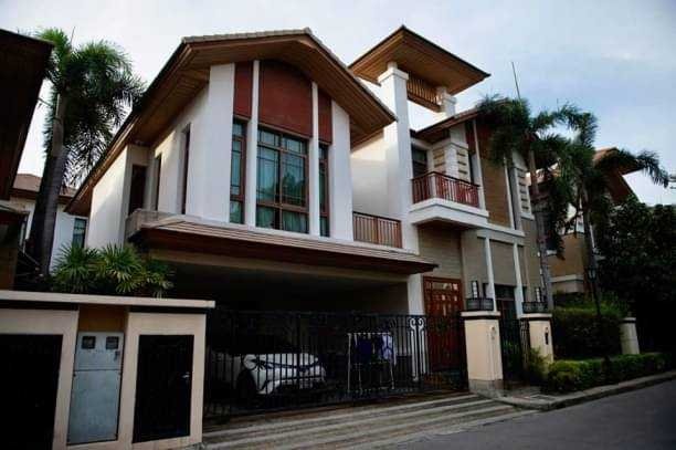 picture LTHC7434 – House in Phrakanong FOR SALE 4 beds 4 baths Size 394 Sq.M. Near BTS Phrakanong Station ONLY 69 MB - 1/5